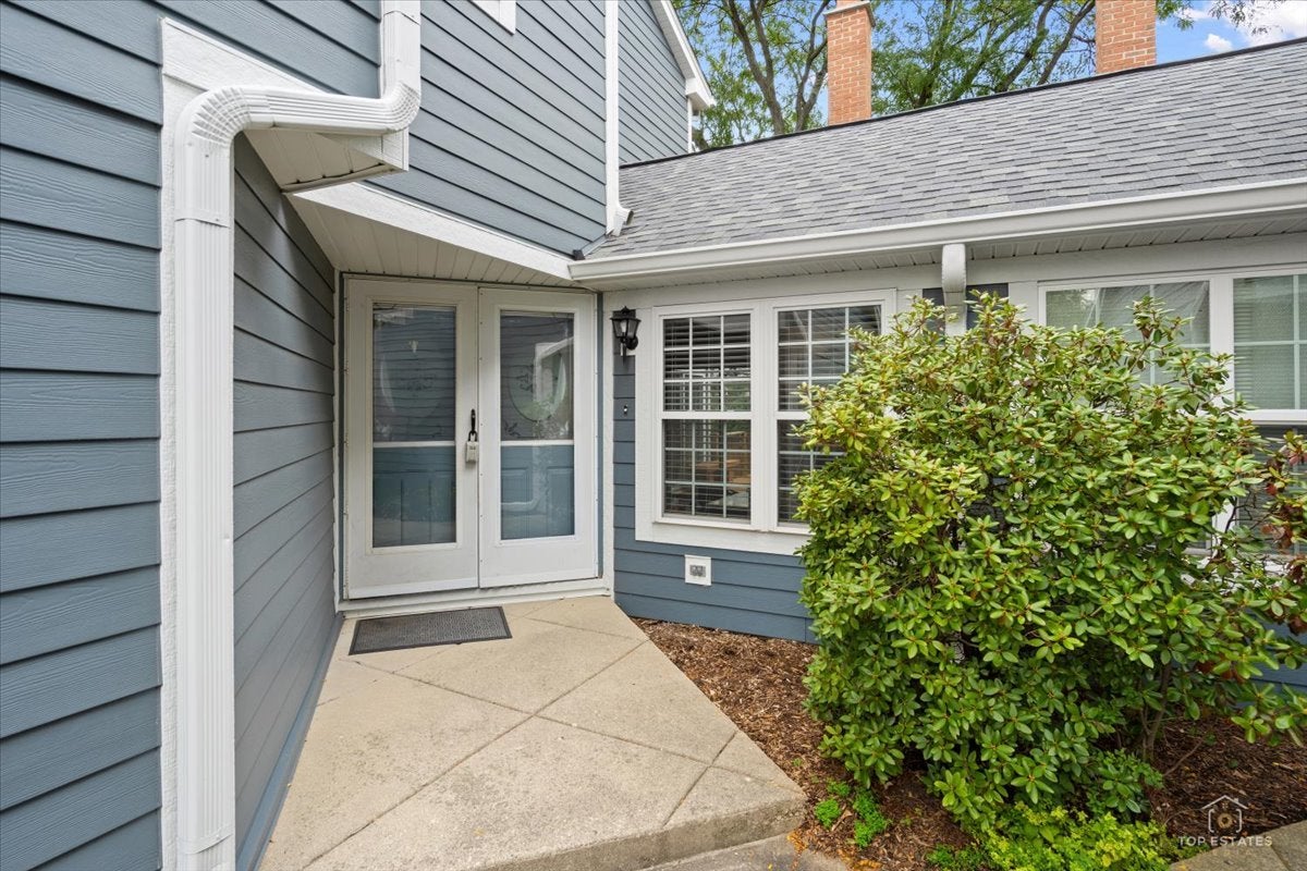 27 SARAHS GROVE Lane