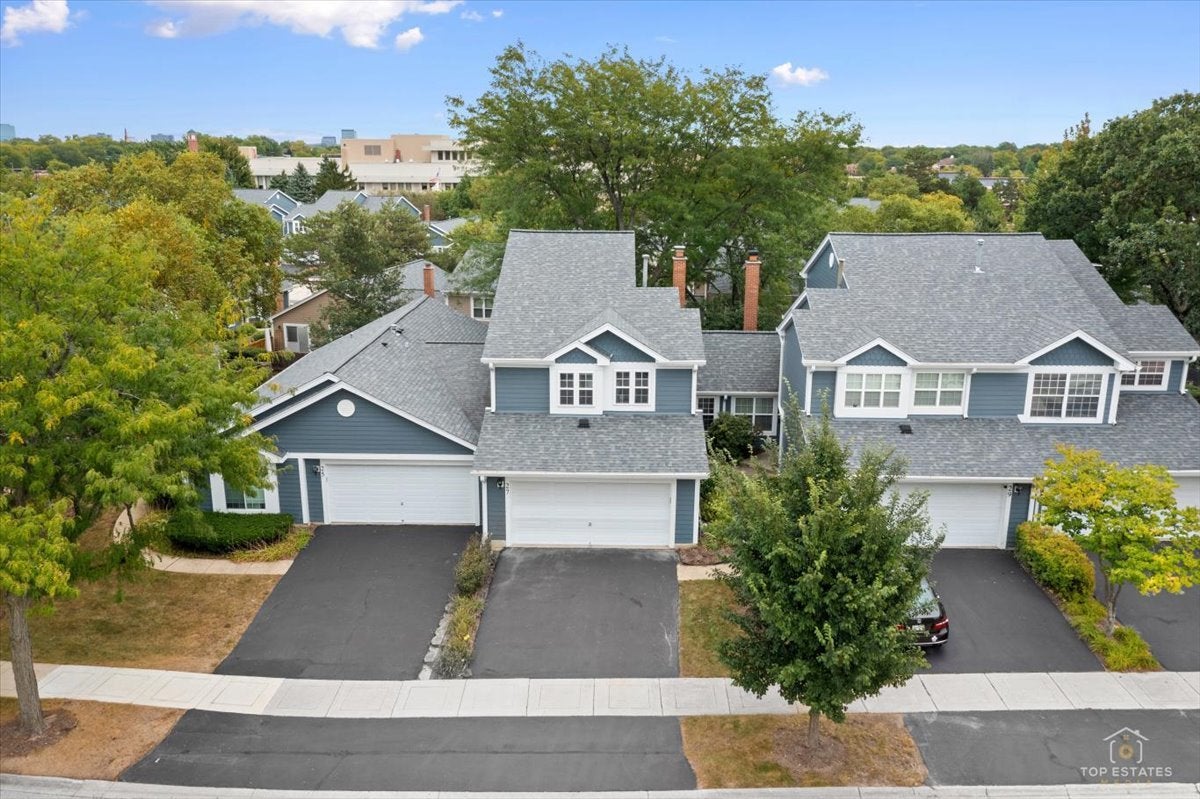 27 SARAHS GROVE Lane
