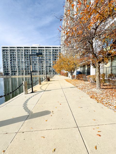 Tiny photo for 2015 S Finley Road #812, Lombard, IL 60148 (MLS # 12525010)