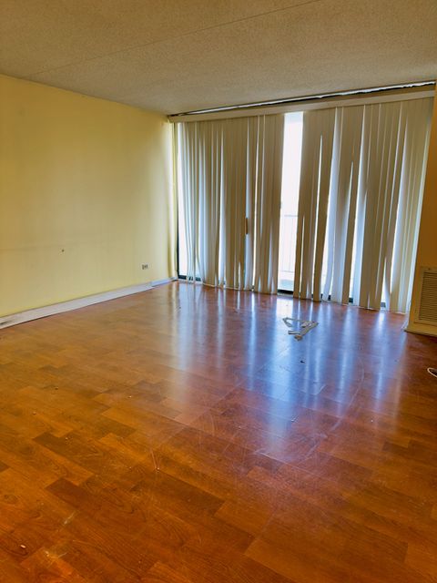 Tiny photo for 2015 S Finley Road #812, Lombard, IL 60148 (MLS # 12525010)