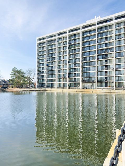 Tiny photo for 2015 S Finley Road #812, Lombard, IL 60148 (MLS # 12525010)