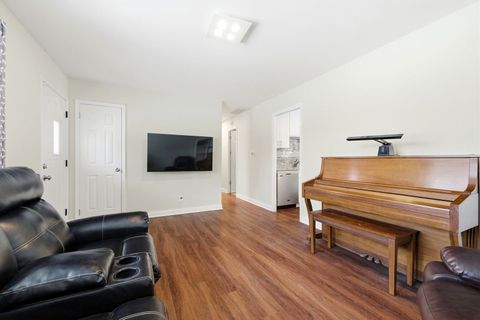 Tiny photo for 733 Oriole Drive, Streamwood, IL 60107 (MLS # 12547137)