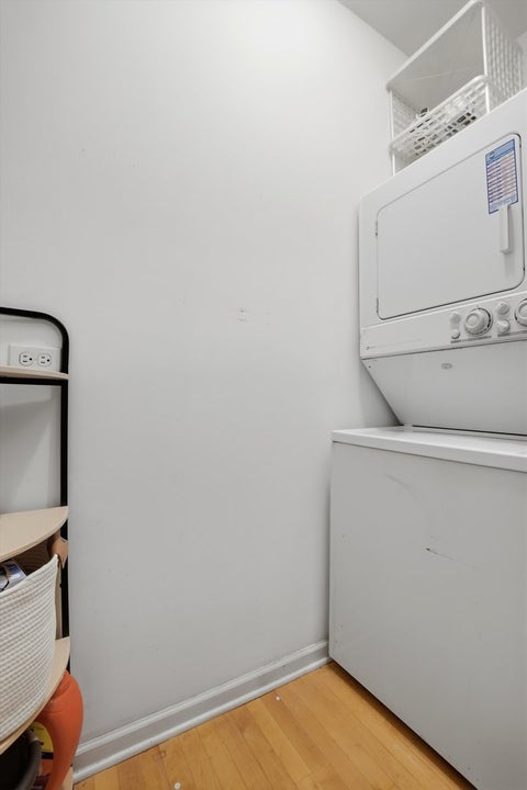 Tiny photo for 240 S MAPLE Avenue #1W, Oak Park, IL 60302 (MLS # 12646141)