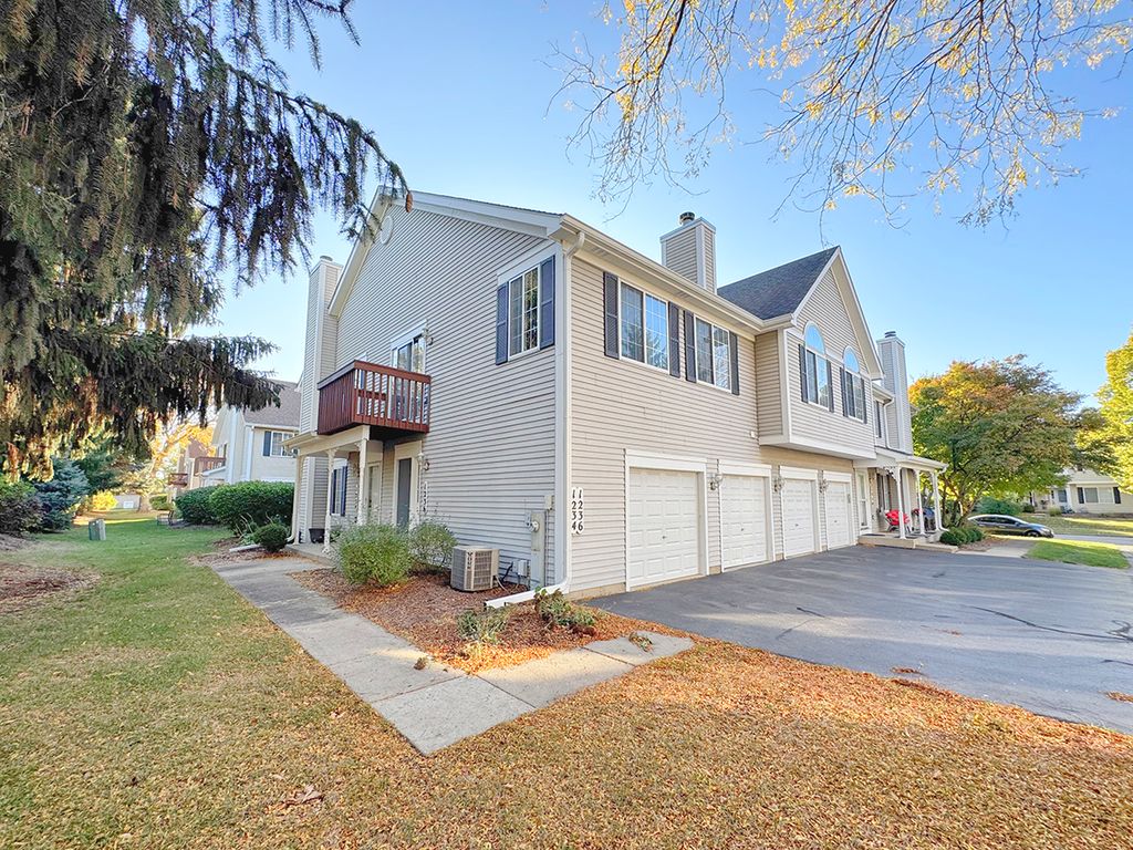 Photo for 1236 Sandhurst Lane #1236, South Elgin, IL 60177 (MLS # 12489862)