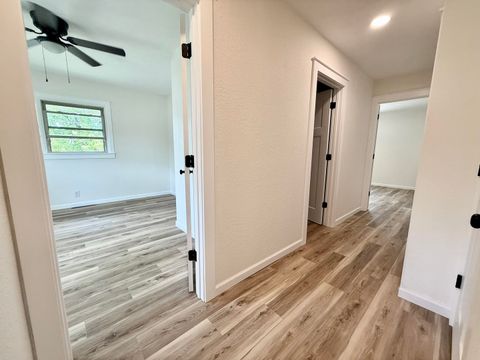 Tiny photo for 1103 W 10th St Street, Metropolis, IL 62960 (MLS # 100000297)