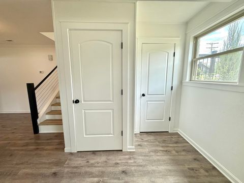 Tiny photo for 1103 W 10th St Street, Metropolis, IL 62960 (MLS # 100000297)