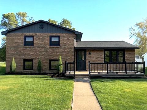 Photo of 1103 W 10th St Street, Metropolis, IL 62960 (MLS # 100000297)