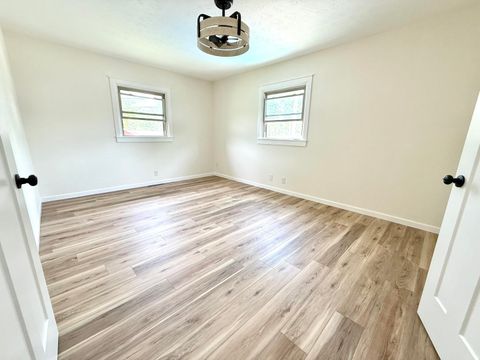 Tiny photo for 1103 W 10th St Street, Metropolis, IL 62960 (MLS # 100000297)