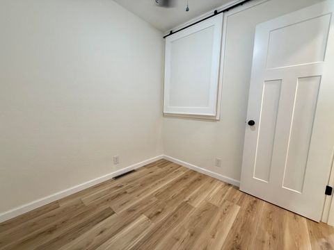 Tiny photo for 1103 W 10th St Street, Metropolis, IL 62960 (MLS # 100000297)