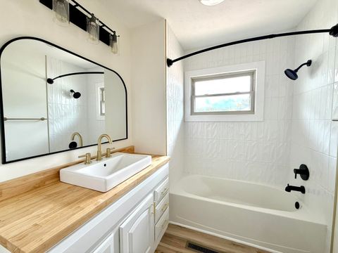 Tiny photo for 1103 W 10th St Street, Metropolis, IL 62960 (MLS # 100000297)