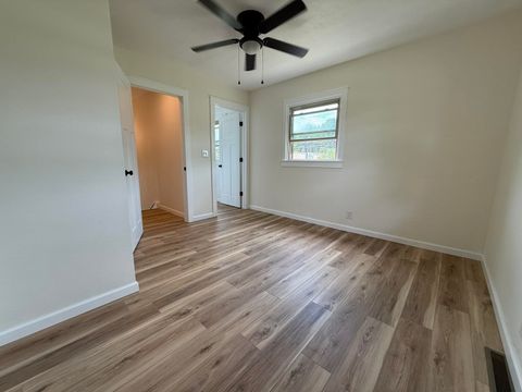 Tiny photo for 1103 W 10th St Street, Metropolis, IL 62960 (MLS # 100000297)