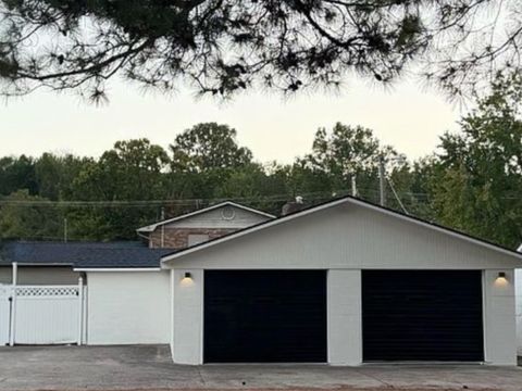 Tiny photo for 1103 W 10th St Street, Metropolis, IL 62960 (MLS # 100000297)