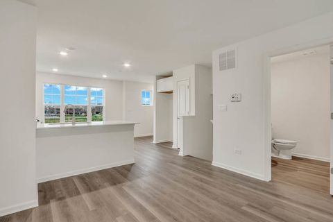 Tiny photo for 423 Lakeshore Court, St. Charles, IL 60174 (MLS # 12562966)