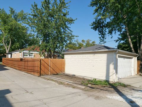 Tiny photo for 8415 Trumbull Avenue, Skokie, IL 60076 (MLS # 12489338)