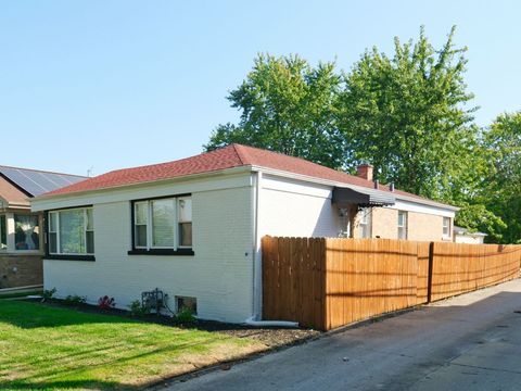 Photo of 8415 Trumbull Avenue, Skokie, IL 60076 (MLS # 12489338)
