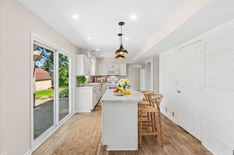 Tiny photo for 465 Ridgefield Drive, Roselle, IL 60172 (MLS # 12676810)