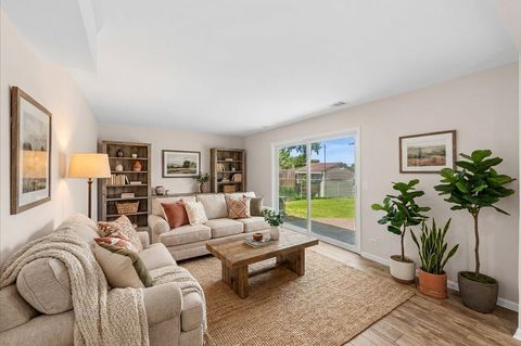 Tiny photo for 465 Ridgefield Drive, Roselle, IL 60172 (MLS # 12676810)