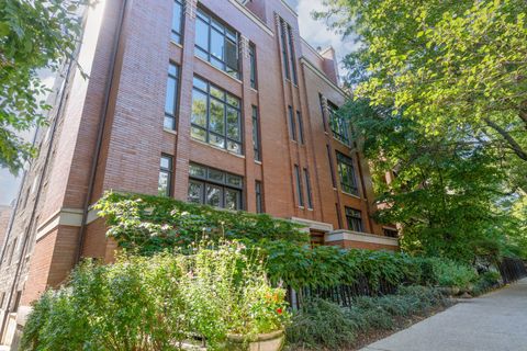 Photo of 635 W Briar Place #3W, Chicago, IL 60657 (MLS # 12478857)