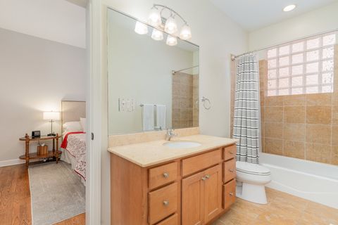 Tiny photo for 635 W Briar Place #3W, Chicago, IL 60657 (MLS # 12478857)