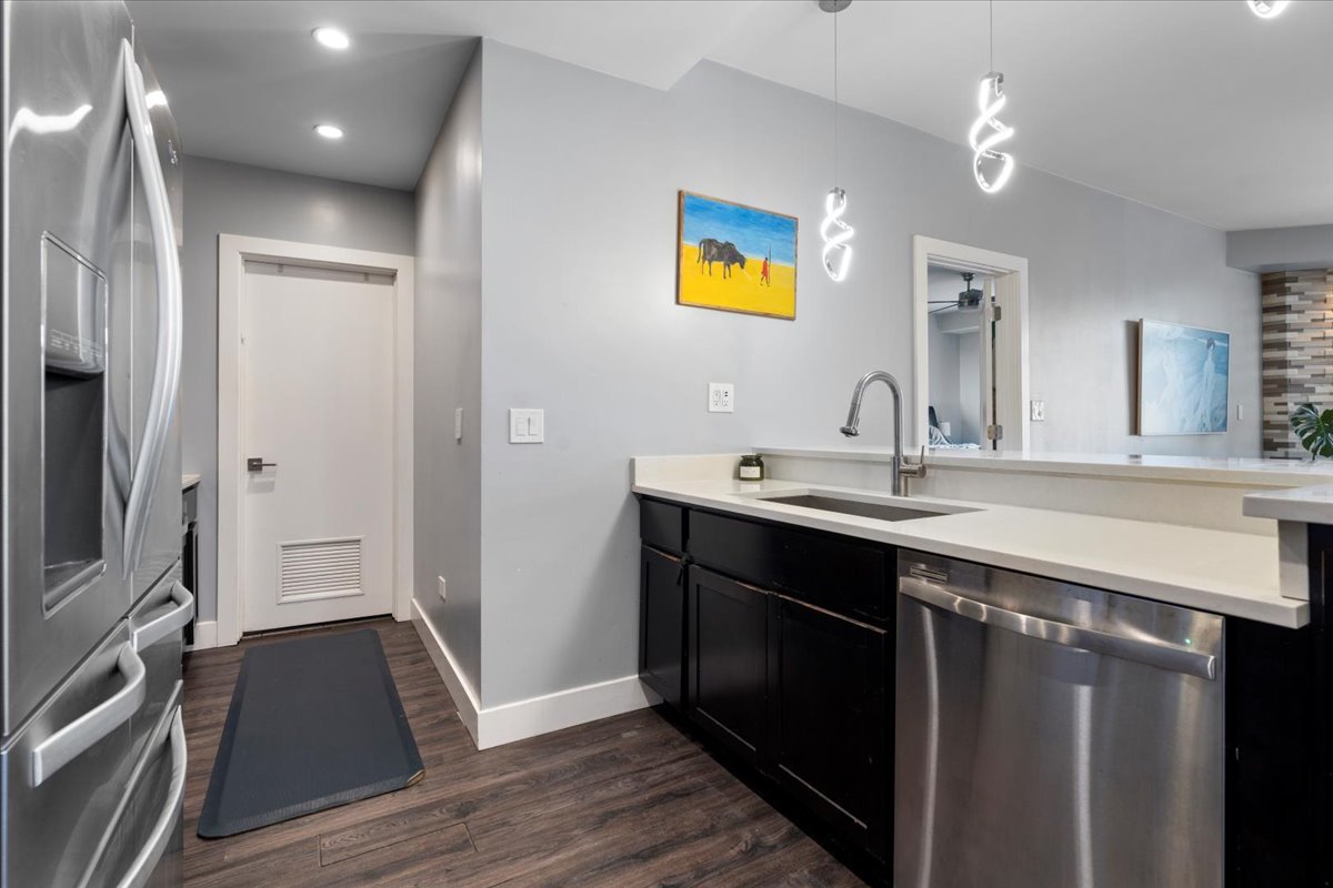 680 N Green Street 412