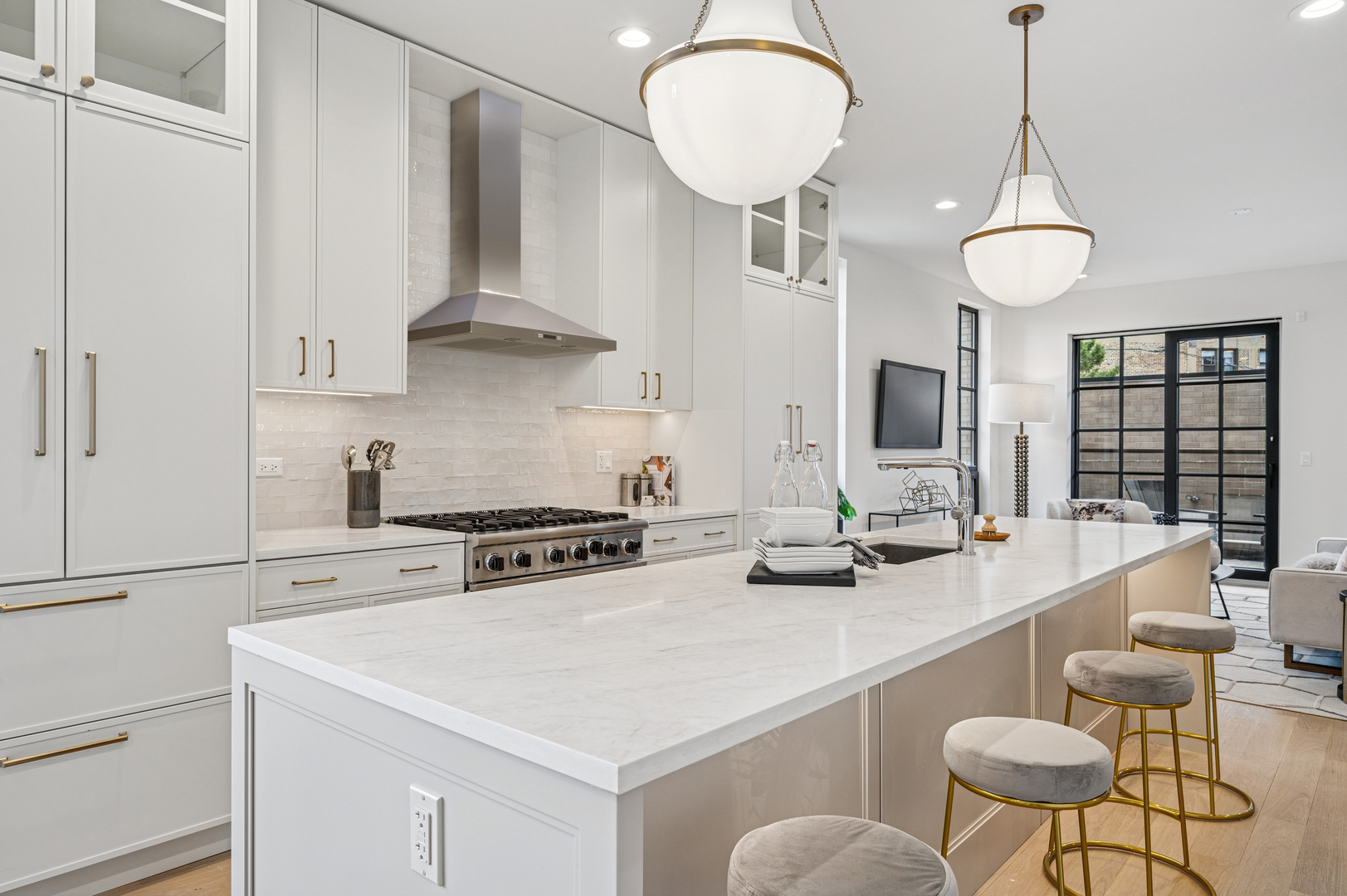 327 W Armitage Avenue 2