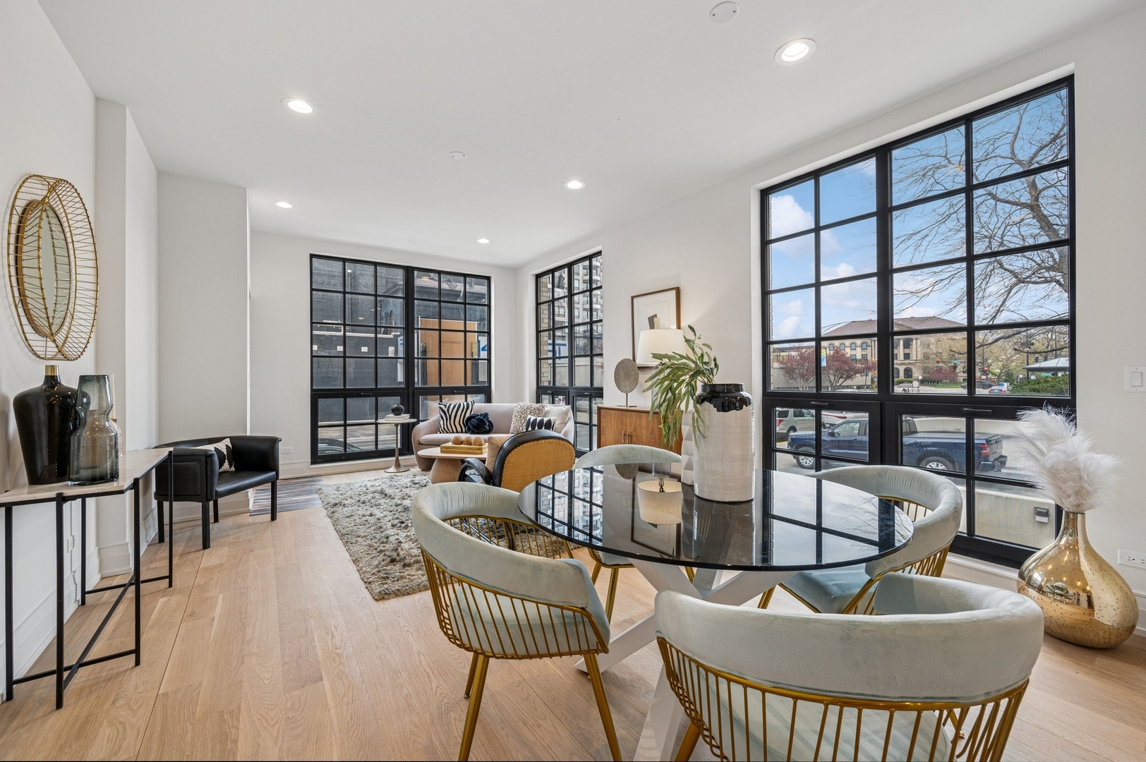 327 W Armitage Avenue 2