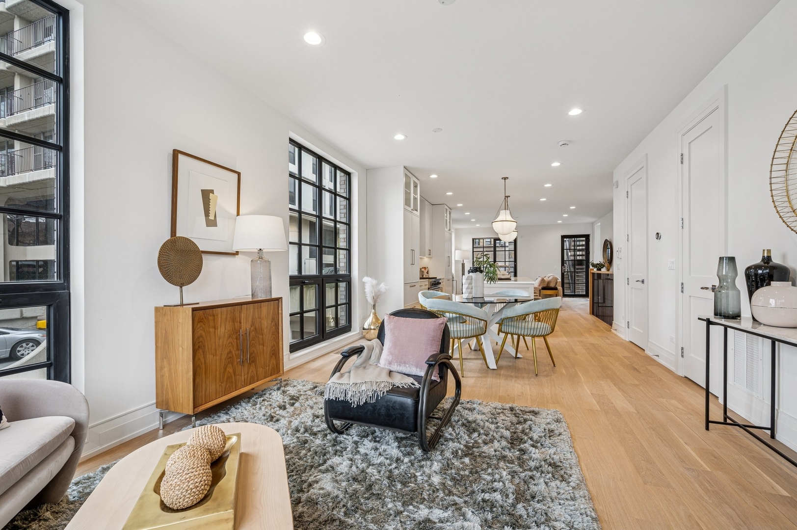 327 W Armitage Avenue 2