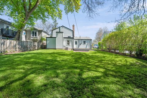 Tiny photo for 627 E Davis Street, Arlington Heights, IL 60005 (MLS # 12622035)
