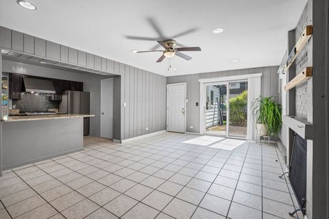Tiny photo for 627 E Davis Street, Arlington Heights, IL 60005 (MLS # 12622035)