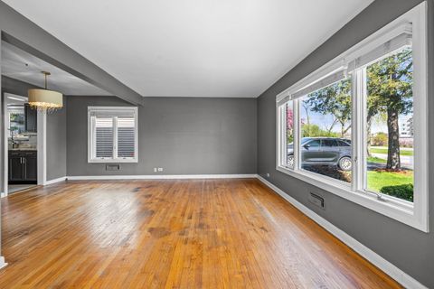 Tiny photo for 627 E Davis Street, Arlington Heights, IL 60005 (MLS # 12622035)