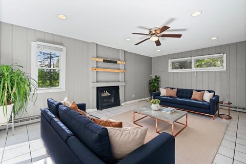 Tiny photo for 627 E Davis Street, Arlington Heights, IL 60005 (MLS # 12622035)