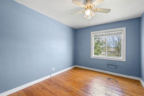 Tiny photo for 627 E Davis Street, Arlington Heights, IL 60005 (MLS # 12622035)