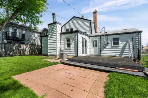 Tiny photo for 627 E Davis Street, Arlington Heights, IL 60005 (MLS # 12622035)