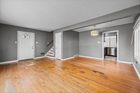 Tiny photo for 627 E Davis Street, Arlington Heights, IL 60005 (MLS # 12622035)