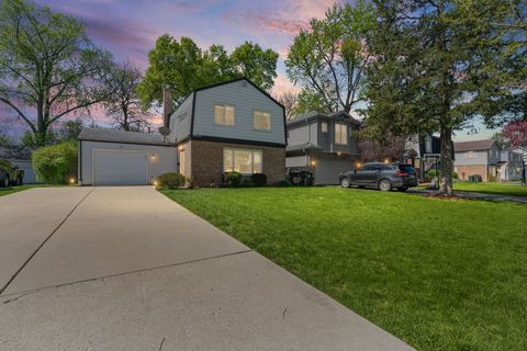 Tiny photo for 627 E Davis Street, Arlington Heights, IL 60005 (MLS # 12622035)