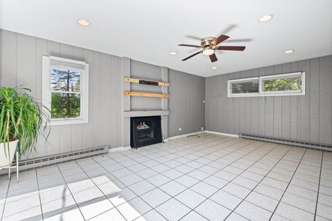 Tiny photo for 627 E Davis Street, Arlington Heights, IL 60005 (MLS # 12622035)