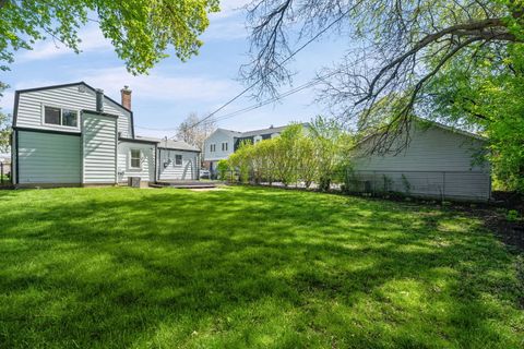 Tiny photo for 627 E Davis Street, Arlington Heights, IL 60005 (MLS # 12622035)