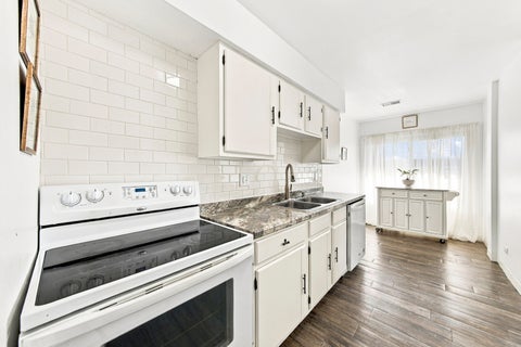 Tiny photo for 8620 Waukegan Road #504, Morton Grove, IL 60053 (MLS # 12785871)
