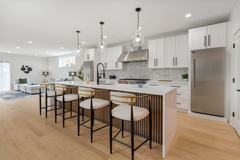 Tiny photo for 1522 W Wolfram Street, Chicago, IL 60657 (MLS # 12323600)