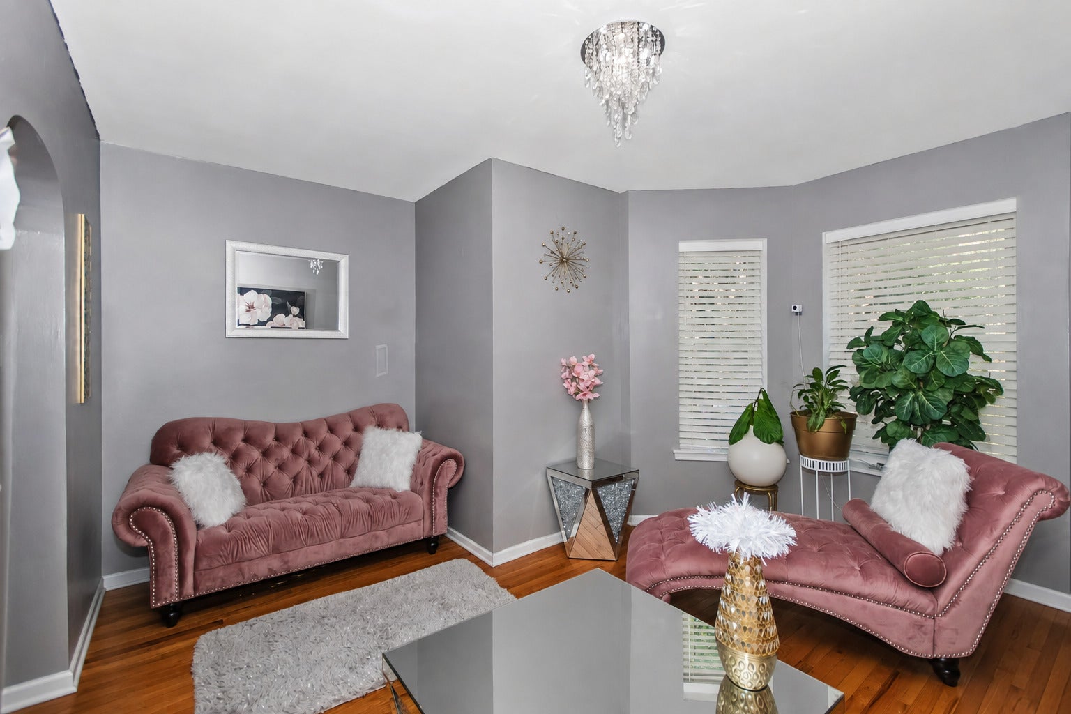 1319 W Foster Avenue