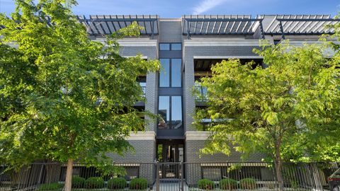 Photo of 1356 W WALTON Street #3W, Chicago, IL 60642 (MLS # 12653294)