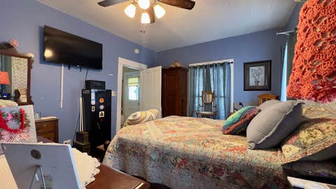 Tiny photo for 308 E Manila Street E, West Frankfort, IL 62896 (MLS # 100539073)