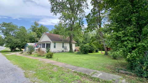 Tiny photo for 308 E Manila Street E, West Frankfort, IL 62896 (MLS # 100539073)