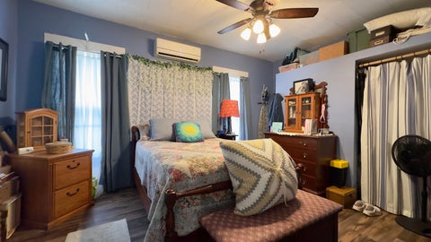 Tiny photo for 308 E Manila Street E, West Frankfort, IL 62896 (MLS # 100539073)