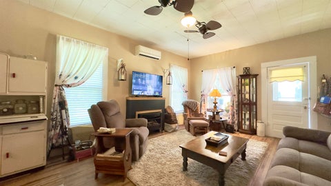 Tiny photo for 308 E Manila Street E, West Frankfort, IL 62896 (MLS # 100539073)