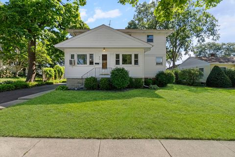 Tiny photo for 819 S Fairfield Avenue, Lombard, IL 60148 (MLS # 12429650)