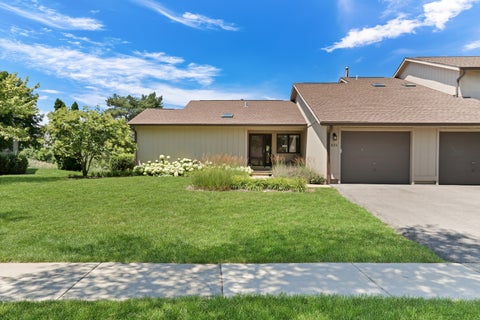 Photo of 826 Shakespeare Drive #30, Grayslake, IL 60030 (MLS # 12706141)