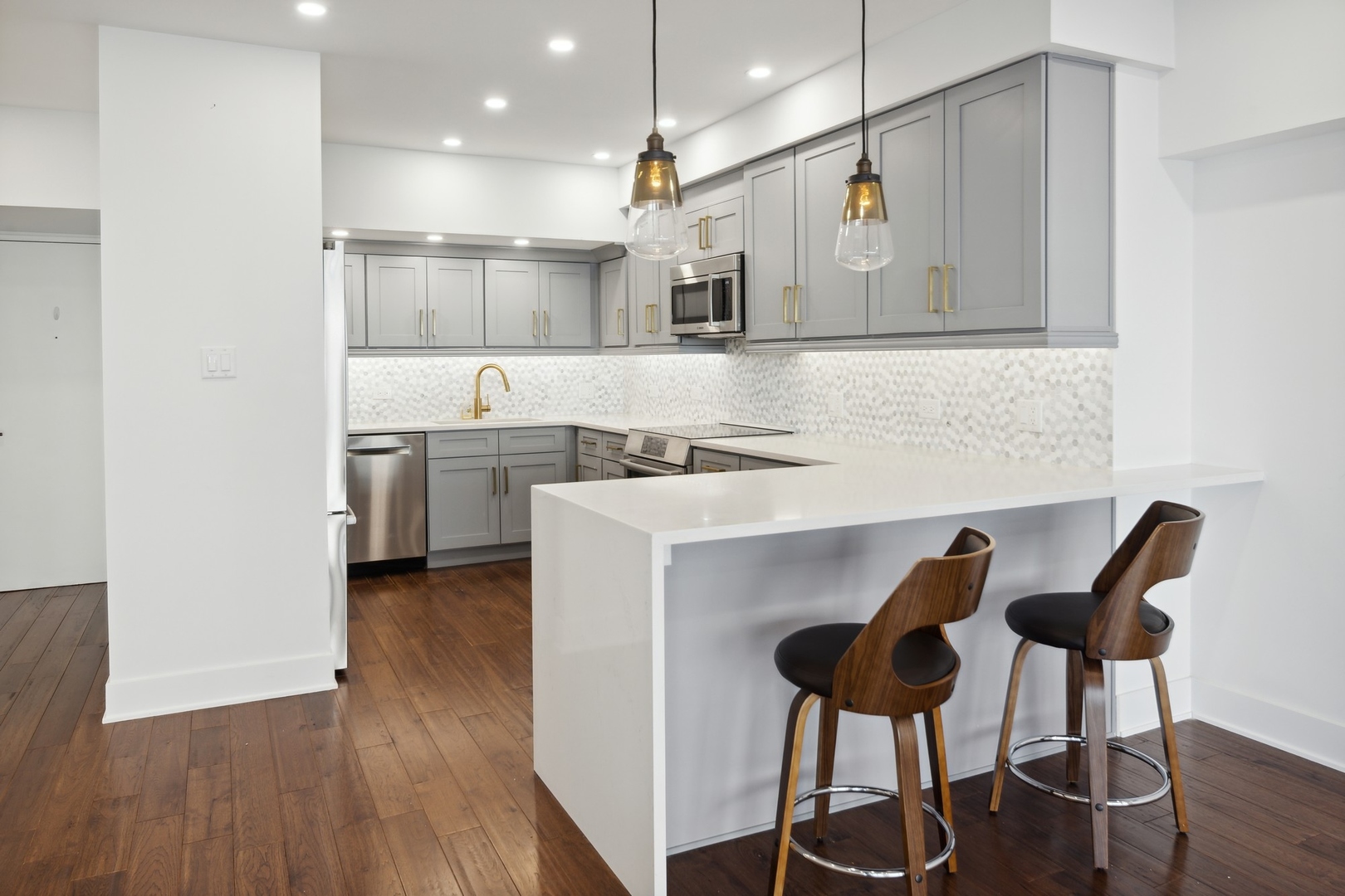 175 E Delaware Place 7204