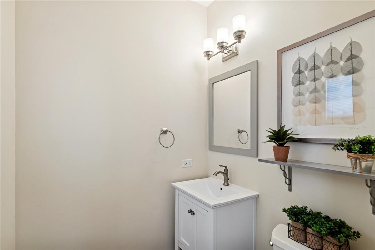 1823 S Fallbrook Drive