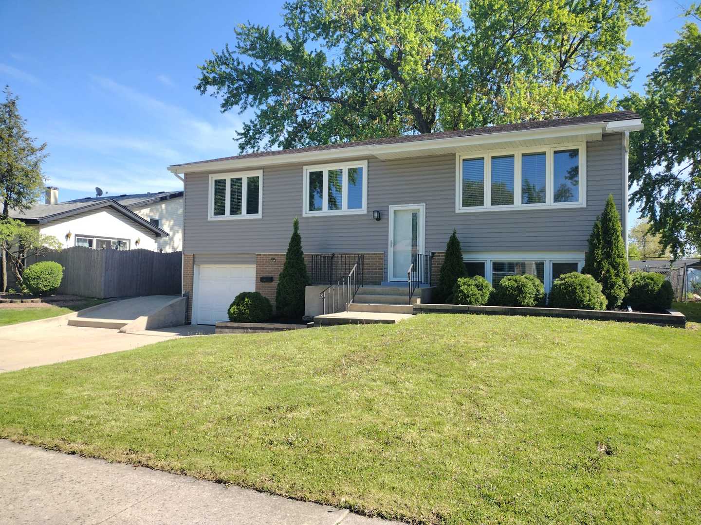 8907 W 91st Place